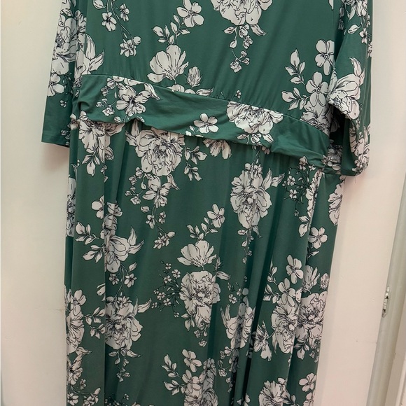 Kiyonna Maya Maxi Dress - Green & White Floral Print. Soft and Stretchy. Size 4X - Picture 13 of 15